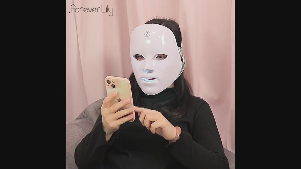 Video of the Red Light Therapy Mask on display by model.