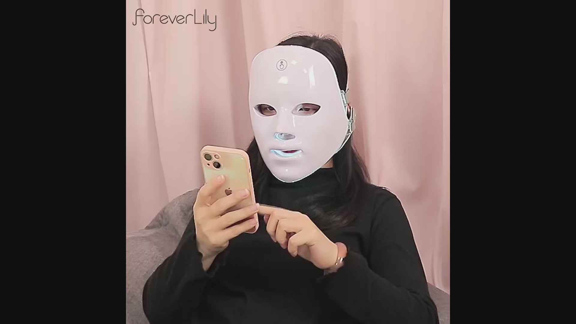 Video of the Red Light Therapy Mask on display by model.